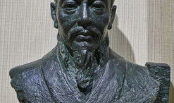 91年老阿姨在郑成功雕像直播,深情讲述历史故事